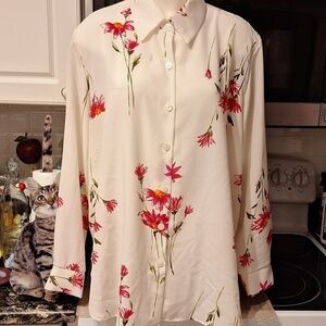 D Silver Threads long sleeve button down regular size blouse XL. EUC
